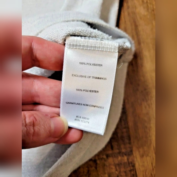 Lolë split back sweater - Picture 4 of 8